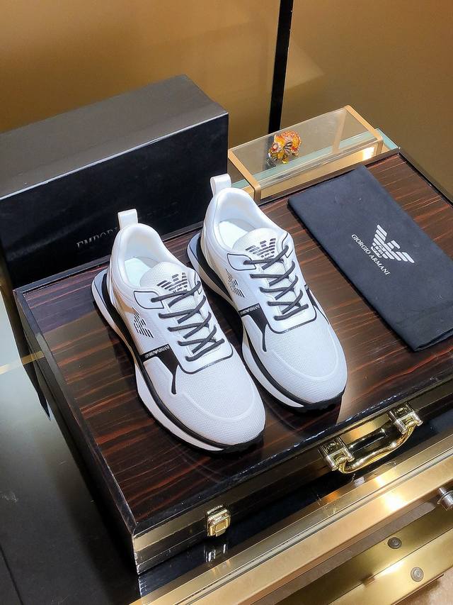 商品名称：Armani 阿玛尼 正规码数: 38-44 休闲鞋 商品材料：精选 网布鞋面，柔软羊皮垫脚；原厂特供大底。